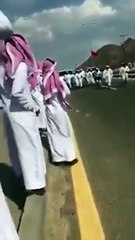 بالفيديو مسنون يشاركون في سباق جري برالي "عسير" وسط حضور جماهيري