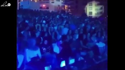 سيدة تحرج شيرين في حفلها..فين المايوه؟