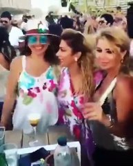 بالفيديو: أصالة وزوجها وعمرو دياب ودينا الشربيني يجتمعون في الساحل الشمالي