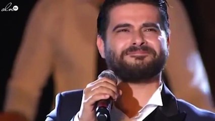 فيديو.. ناصيف زيتون يبكي على المسرح ويتوقّف عن الغناء