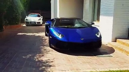 محمد رمضان يشارك جمهوره لحظات بسيارته الجديدة