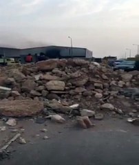 بالفيديو حريق كبير في مستودع بالرياض