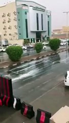 هطول امطار غزيرة على نجران وتليث ما أدى إلى جريان الشعاب والأودية