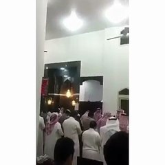 طفل يؤم المصلين في صلاة التراويح بـ أحد مساجد أبها