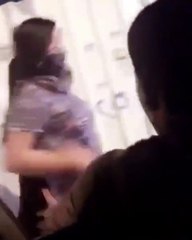 بالفيديو شباب يتحرشون بفتاة بدون عباءة بأحد شوارع الرياض