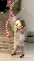 بالفيديو عازفة كمان تظهر في احدى افراح نجران بملابس فاضحة