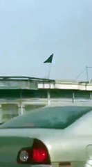 علم داعش يرفرف على احدي الابنية القديمة بالباحة