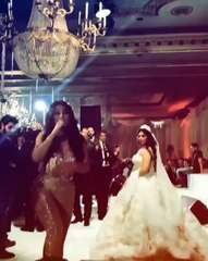 بالفيديو: رقصة لهيفاء وهبي تشعل أحد الأفراح