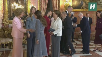El divertido y cariñoso saludo entre la reina Sofía y Javier Solana en la entrega del Toisón de Oro a doña Sofía