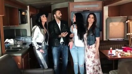 شاهدي كيف احتفلت غادة عبد الرازق ومحمد كريم بانتهاء تصوير "أرض جو"