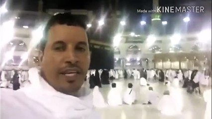 بالفيديو مواطن سعودي يؤدي العمرة على "ترامب"