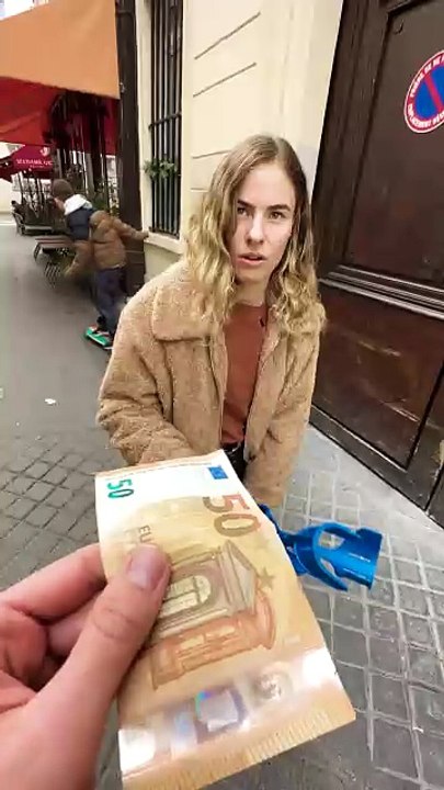 50e si elle est abonnée à moi