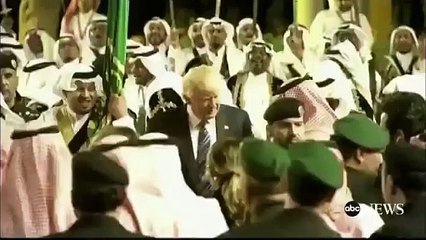 ترمب يرقص العرضة السعودية برفقة الملك سلمان في الرياض