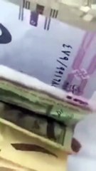 بالفيديو .. شاب سعودي يختبر كرم أصدقائه ويتفاجأ من النتيجة