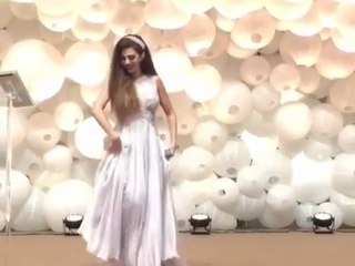 ميريام فارس ترقص على الطريقة الخليجية في حفل زفاف