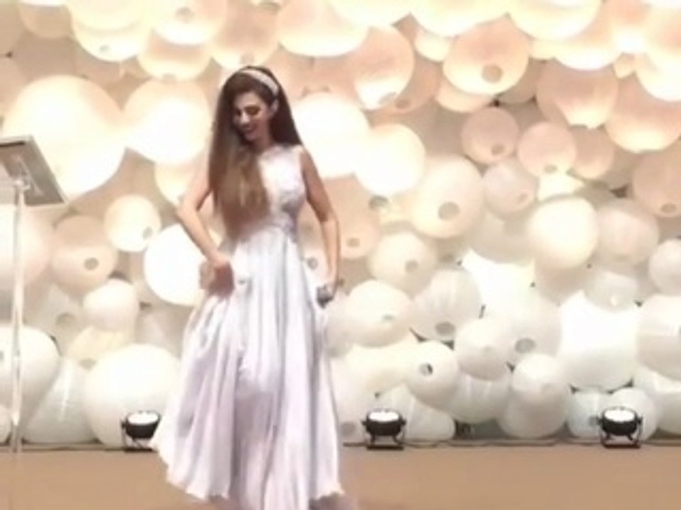 ميريام فارس ترقص على الطريقة الخليجية في حفل زفاف