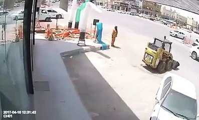 بالفيديو  العناية الالهية تنقذ عامل نظافة من الموت باعجوبة بالسعودية