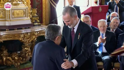 El Rey emociona a Doña Sofía con la concesión del Toisón de Oro: "Una vida entera de servicio ejemplar a España"
