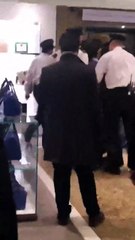 مشاجرة عنيفة بين شابين خليجيين بأحد المولات بلندن