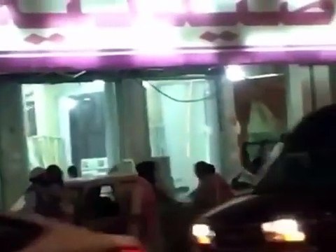 بالفيديو.. مشاجرة عنيفة بين باكستانيين بأحد شوارع الرياض