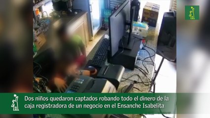 Dos niños quedaron captados robando todo el dinero de la caja registradora de un negocio en el Ensanche Isabelita