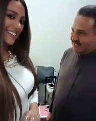 بالفيديو.. تغزّل محمد عبده بإعلامية حسناء يثير إعجاب جمهوره