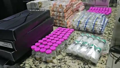 Quase 900 frascos de "bomba" e remédios de uso controlado foram apreendidos na BR-101