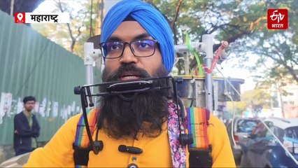 पुणें में युवक सड़कों पर नदियों की सफाई का दे रहा संदेश, 6 संगीत वाद्ययंत्र और गीत से कर रहा लोगों को जागरूक