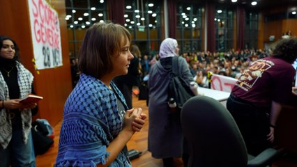 Greta Thunberg all'Università di Verona, l'attivista fa cori per la Palestina con gli studenti