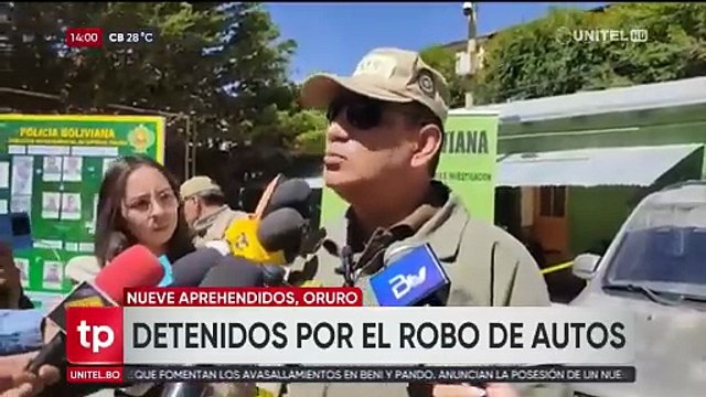 Oruro: Nueve personas, entre ellas cuatro extranjeros, son acusadas de robar un minibús; comunarios las retuvieron