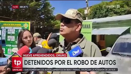 Oruro: Nueve personas, entre ellas cuatro extranjeros, son acusadas de robar un minibús; comunarios las retuvieron