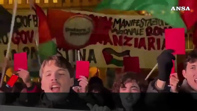Bologna, protesta in occasione della partita di basket contro il Maccabi Tel Aviv