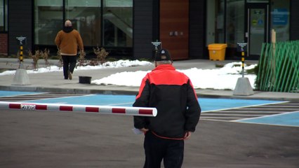 Problème de circulation: une rue très étroite et très achalandée