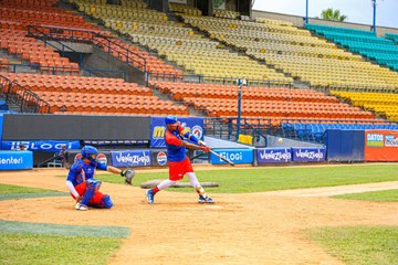 Ronald Acuña Jr. en una práctica de bateo