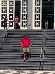 Após ser preso, suspeito de tráfico celebra liberdade; Advogado rebate e diz que cliente é usuário