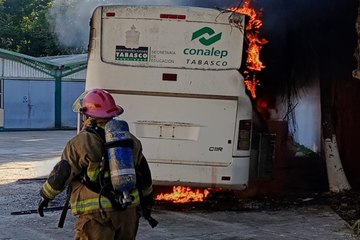 Alumnos del CONALEP causan disturbios en Villahermosa, Tabasco; exigen pagos de becas