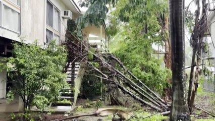 Emergency warning continues as Tropical Cyclone Fina approaches Darwin