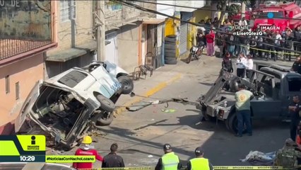 Dos personas murieron luego de que una combi se estrellara en Los Reyes La Paz