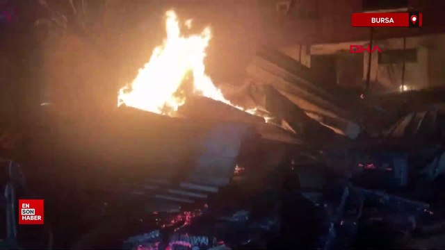 Bursa'da 3 katlı binanın teras katındaki kafede yangın