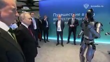 putin vê robot a dançar