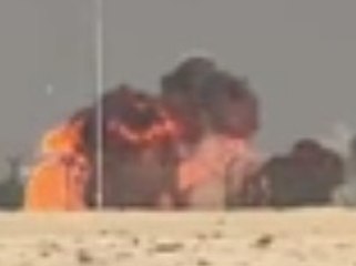 Bei Flugshow: Flugzeug stürzt ab und geht in Flammen auf