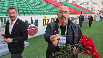 Amedspor kadın takımı ilk kez Diyarbakır Stadyumu’nda taraftarıyla buluştu