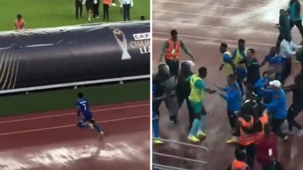 Scena surreale: lancia una bottiglia agli avversari e scappa, ma scoppia la rissa