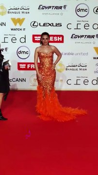 بسمة تخطف الأنظار في حفل ختام مهرجان القاهرة بإطلالة راقية تجمع بين البساطة والجاذبية.