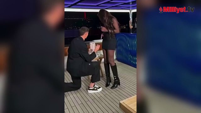 Milli futbolcu Bertuğ Yıldırım'dan yeni sevgilisine Boğaz'da evlenme teklifi