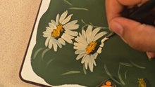 Self-taught artist paints daisies using gouache in her sketchbook