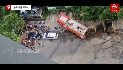 அடுக்குமாடி குடியிருப்பில் தீ விபத்து: கடும் போராட்டத்திற்கு பிறகு தீயை கட்டுக்குள் கொண்டு வந்த தீயணைப்பு துறையினர்!