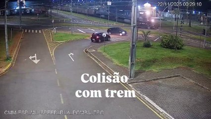 Caminhonete é atingida por trem ao cruzar linha em Arapongas