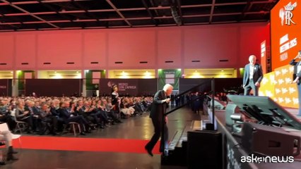 Il lungo applauso per Mattarella al meeting Medici Cuamm di Padova