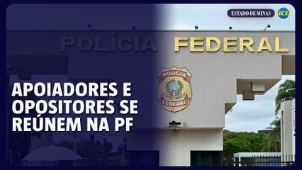 Apoiadores e opositores vão até a sede da PF após prisão de Bolsonaro
